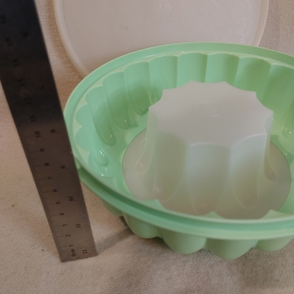 𝅺vintage Tupperware Jell-O Mould - Picture 5 of 6